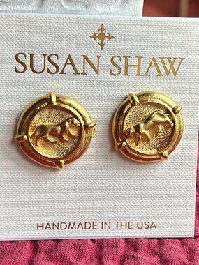 Susan Shaw Tiger intaglio studs- NWT